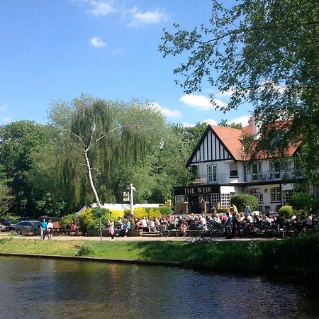 The Weir Hotel Walton-on-Thames Zewnętrze zdjęcie