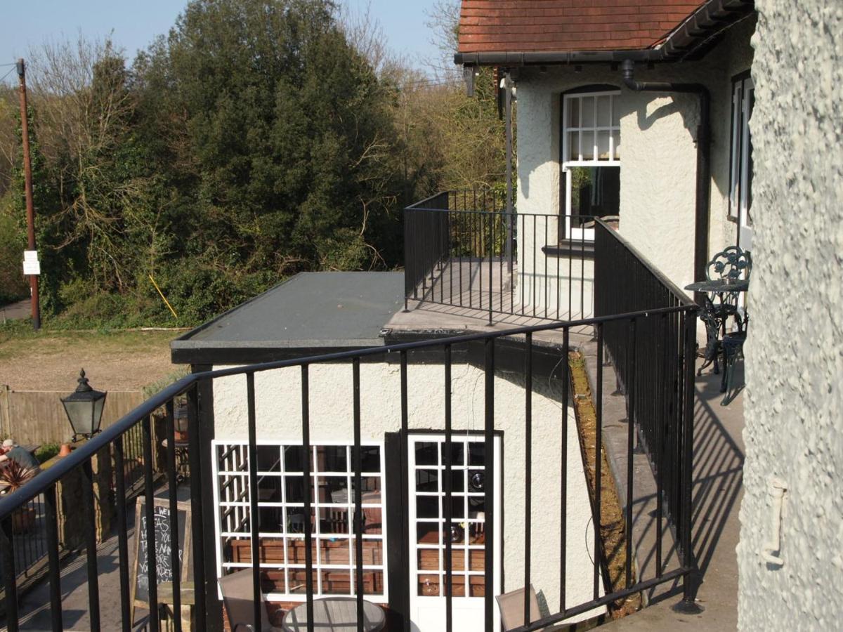 The Weir Hotel Walton-on-Thames Zewnętrze zdjęcie