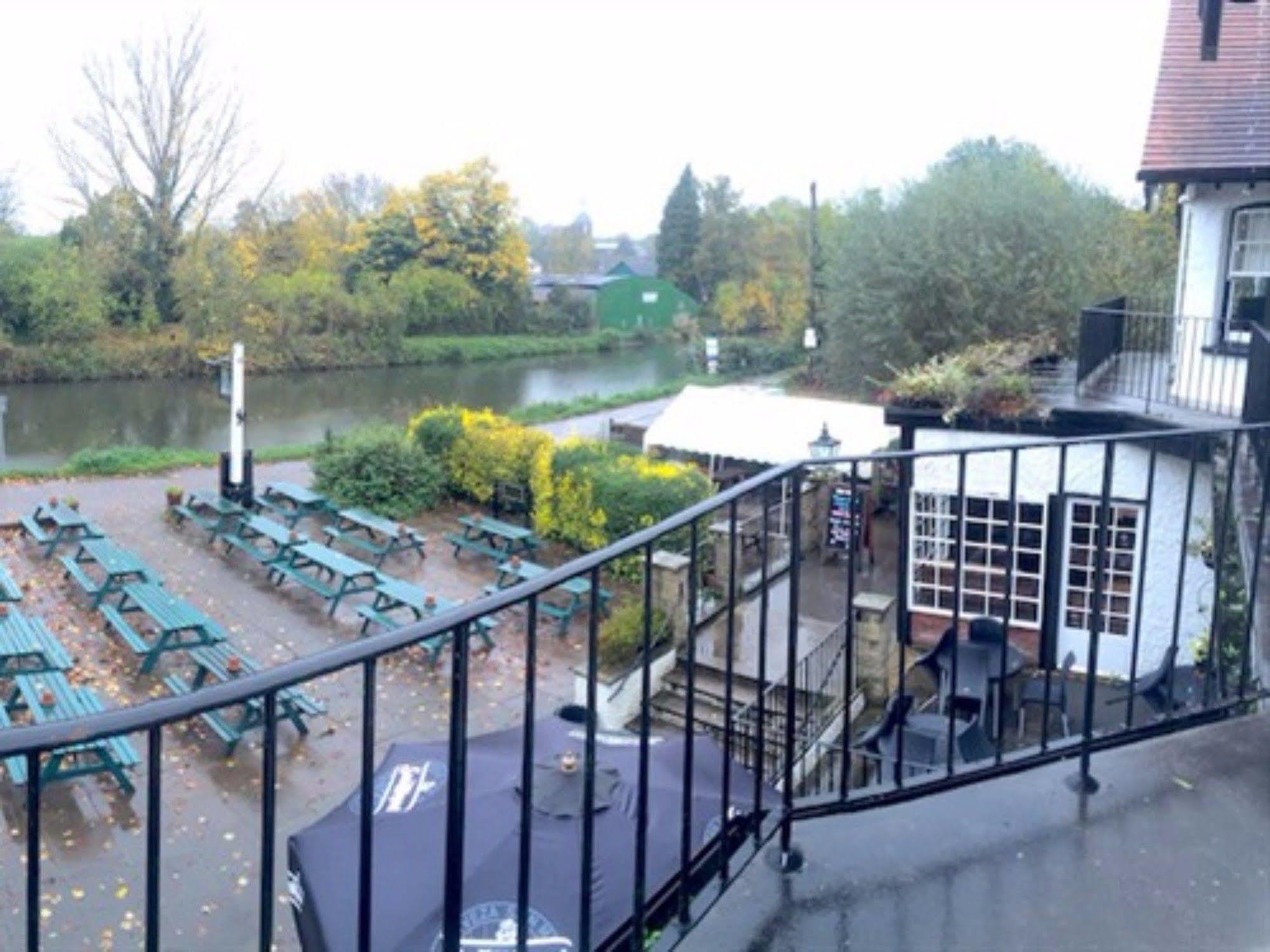 The Weir Hotel Walton-on-Thames Zewnętrze zdjęcie