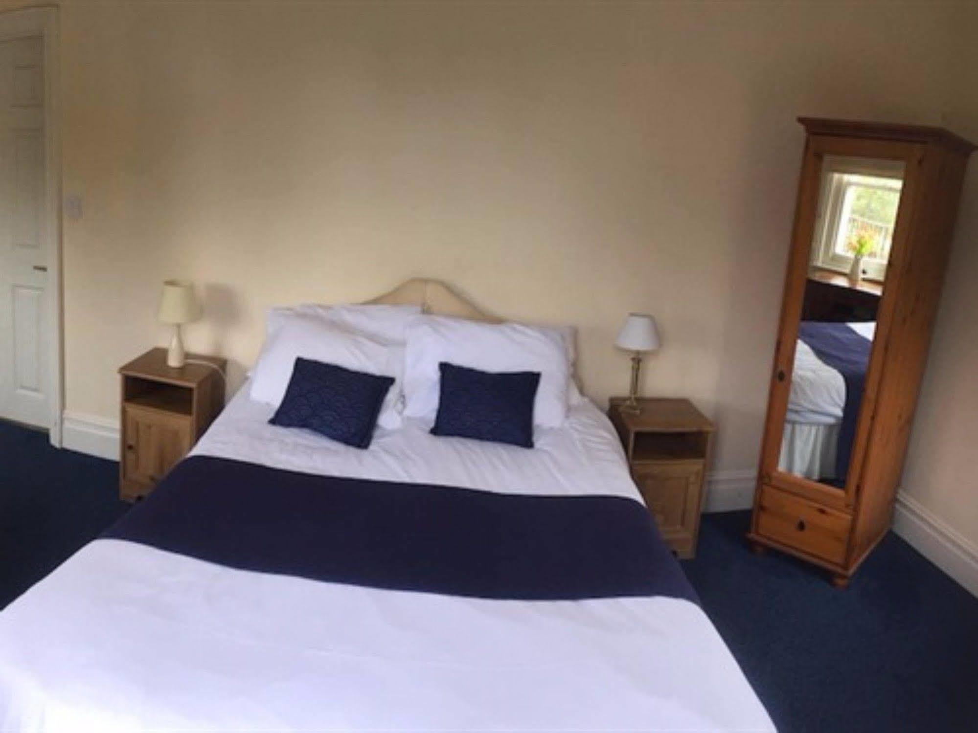 The Weir Hotel Walton-on-Thames Zewnętrze zdjęcie